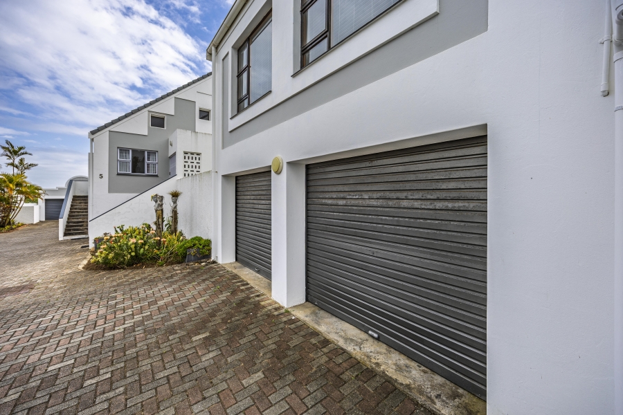 4 Bedroom Property for Sale in Bonza Bay Eastern Cape